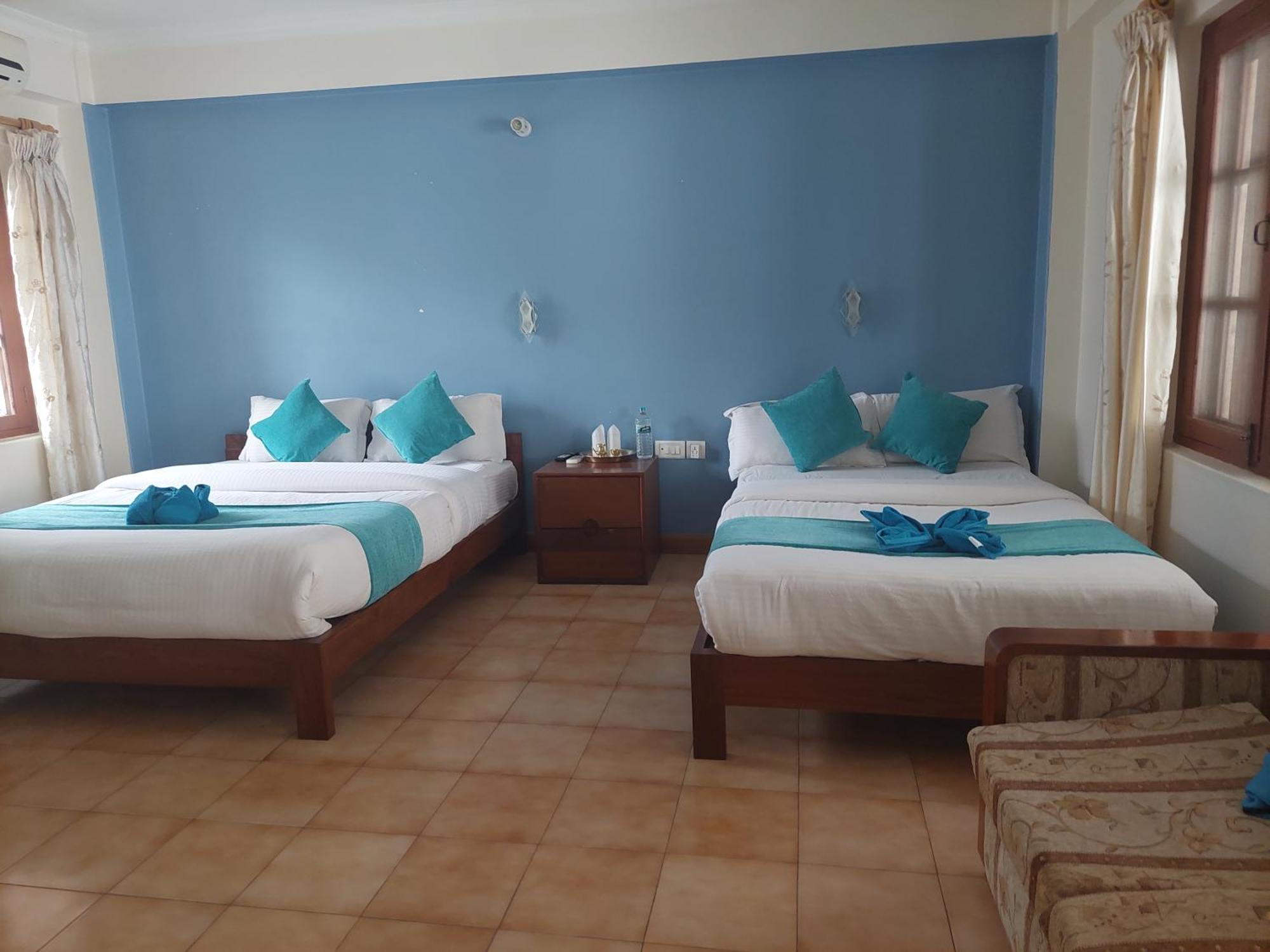 Blue Planet Lodge & Restaurant Похара Екстериор снимка