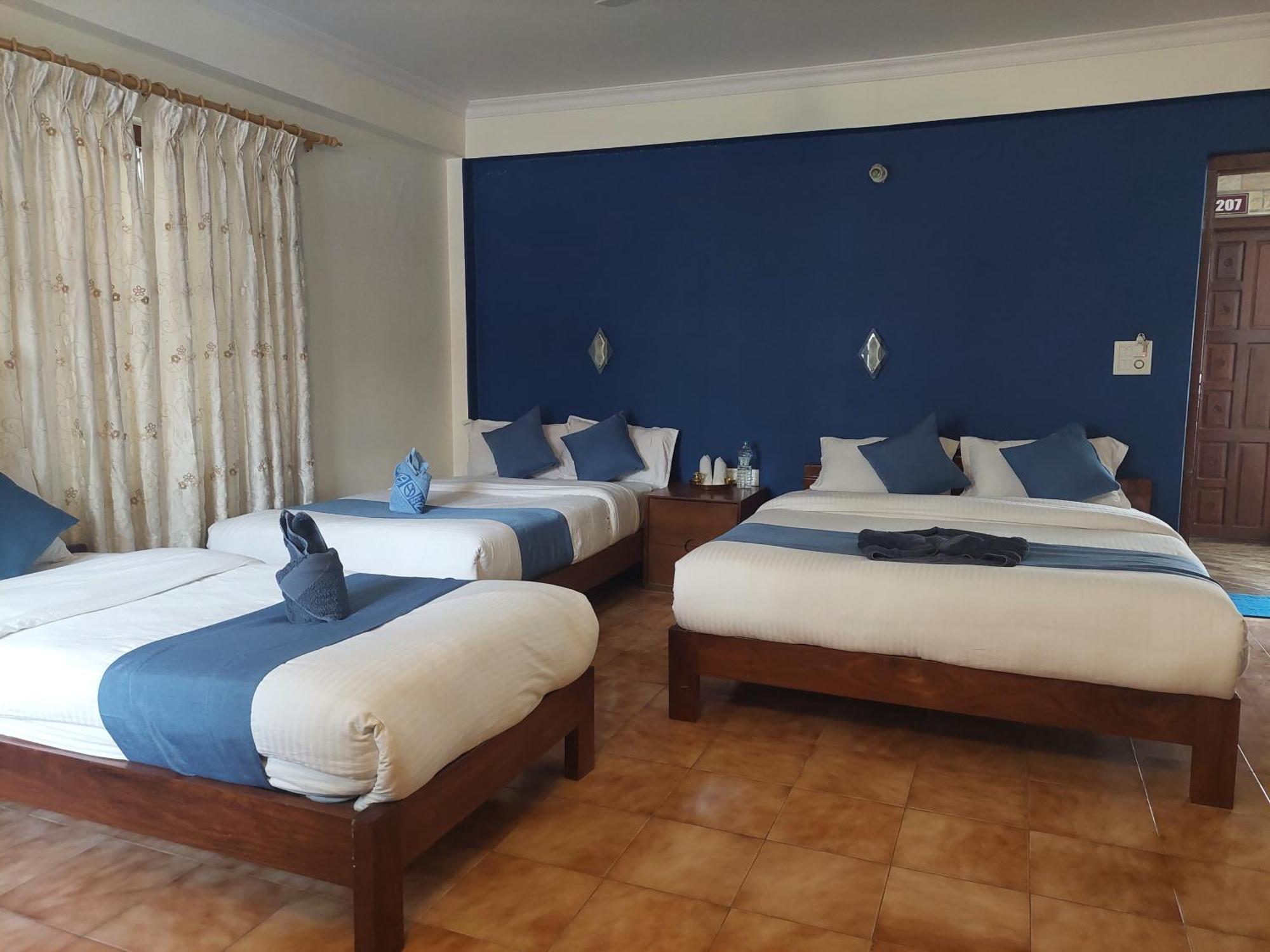 Blue Planet Lodge & Restaurant Похара Екстериор снимка