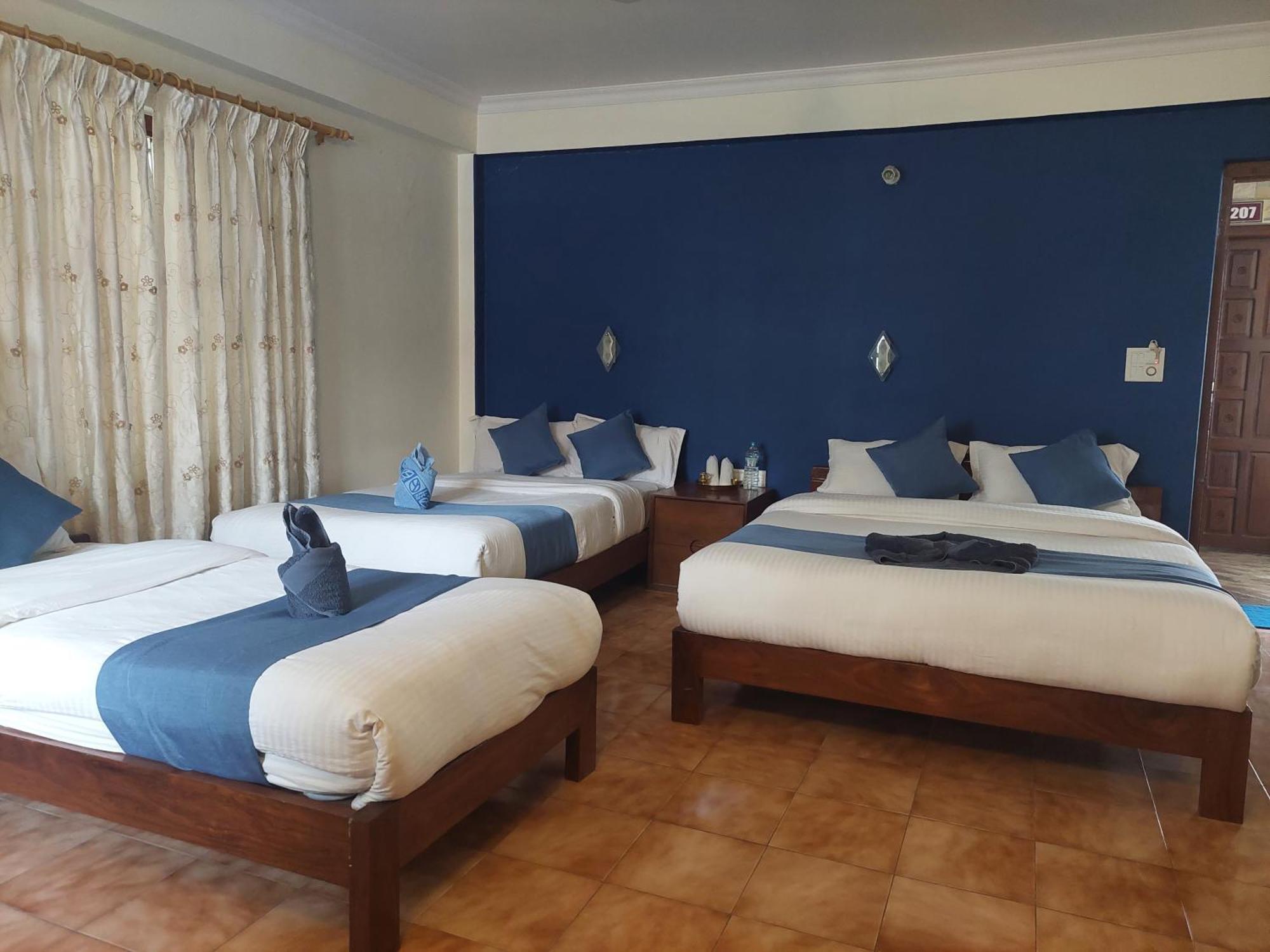 Blue Planet Lodge & Restaurant Похара Екстериор снимка